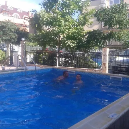 2 Студиа В Равда Guest house
